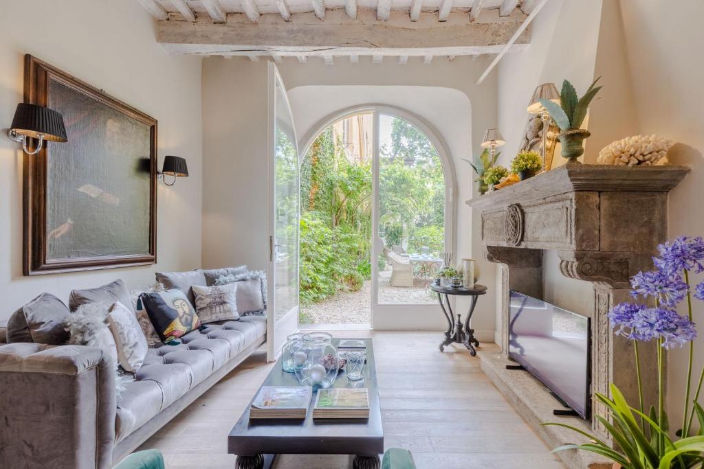 Casa Vanny, an Apartment with Private Garden – Lucca